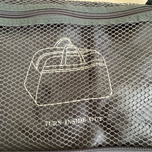 Delsey Overnight Carry On Bag + Hanging Toiletries Bag Underseat Large Overnight - Picture 6 of 8